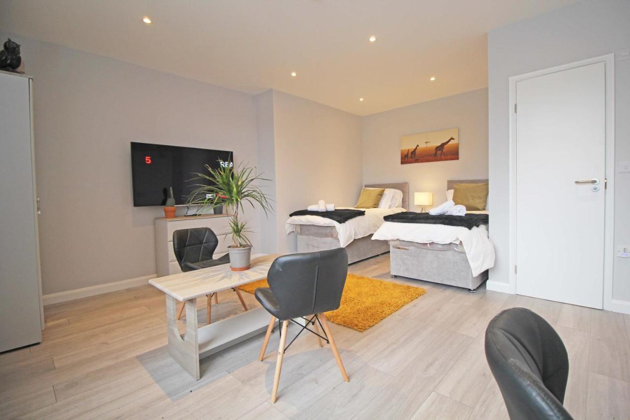 Amicus House - Spacious 4 Bedroom & 4 Bedroom Apartments In St. Helens St Helens  Exterior foto